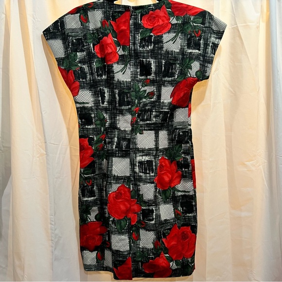 Genetpelsone Black and White with Red Roses Dress - Picture 2 of 4